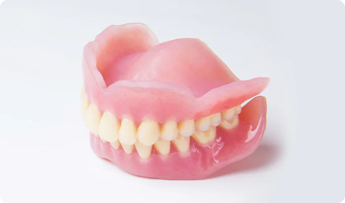 必要最低限の機能を回復させる「保険の入れ歯」